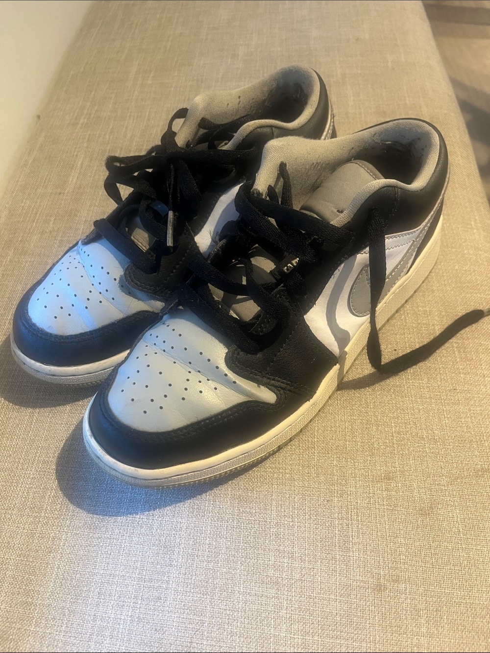 Air Jordan 1 Low ‘Black Medium’ dunks